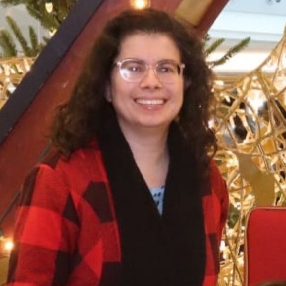 Mia's closet - Picture 1 of 2